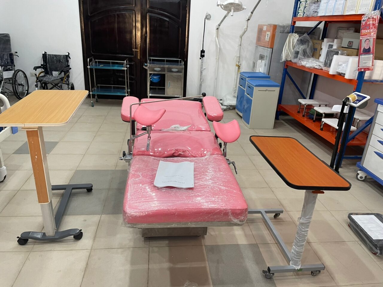 Delivery equipment and hospital bed inside the clinic